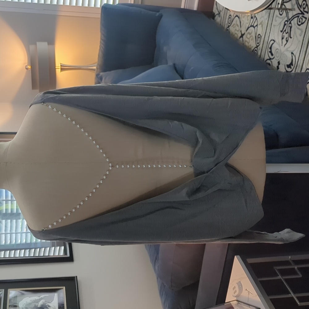 Venus Drop-back Pearl Sweatshirt